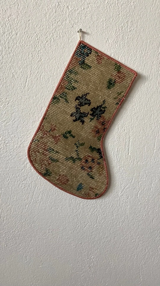 Medias florales apagadas: alfombra vintage tejida a mano, decoración boho terrosa, beige y salvia Foto 3 de 4