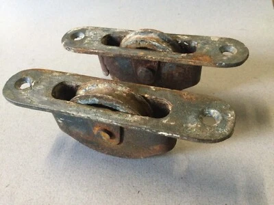 ANTIQUE SINGLE AXLE ROLLER CAST IRON SASH WINDOW SECRET PULLEYS SALVAGED - Image 1 of 4