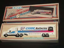 Camión transportador ERTL DIECAST 1/64 BLANCO ROSA GEOFF CARROCERÍA EXIDE BATERÍAS COMO NUEVO