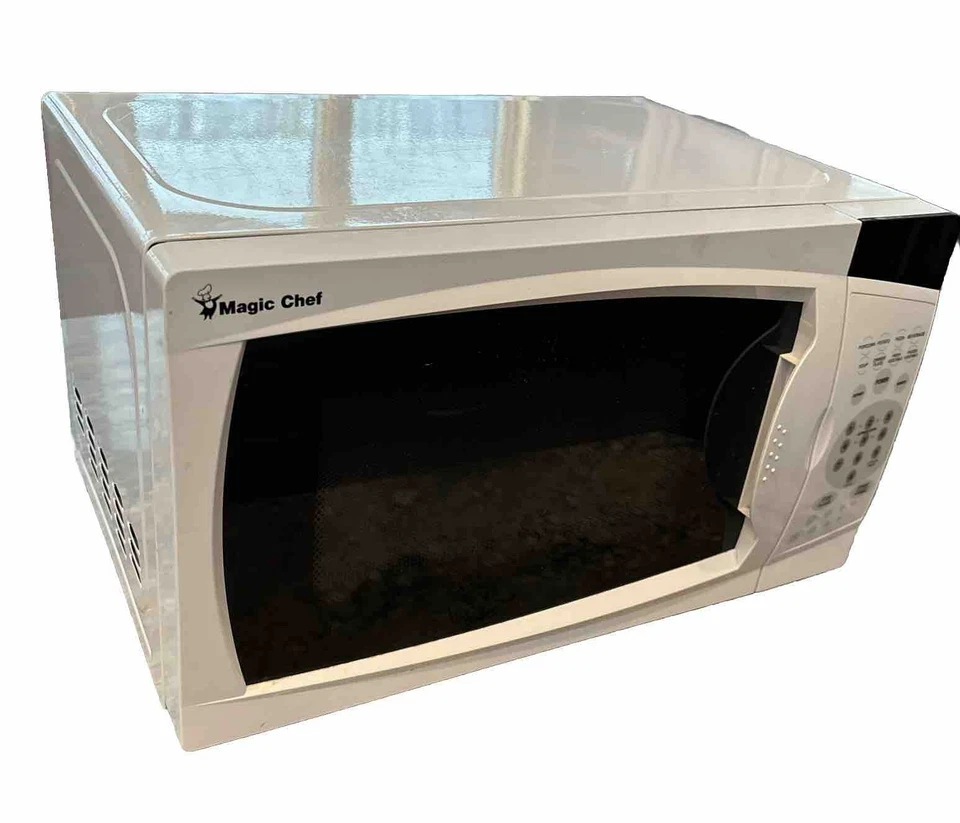 Magic Chef 0.7 Cubic Ft Countertop Microwave Oven White MCM770W1 - Image 2 of 4