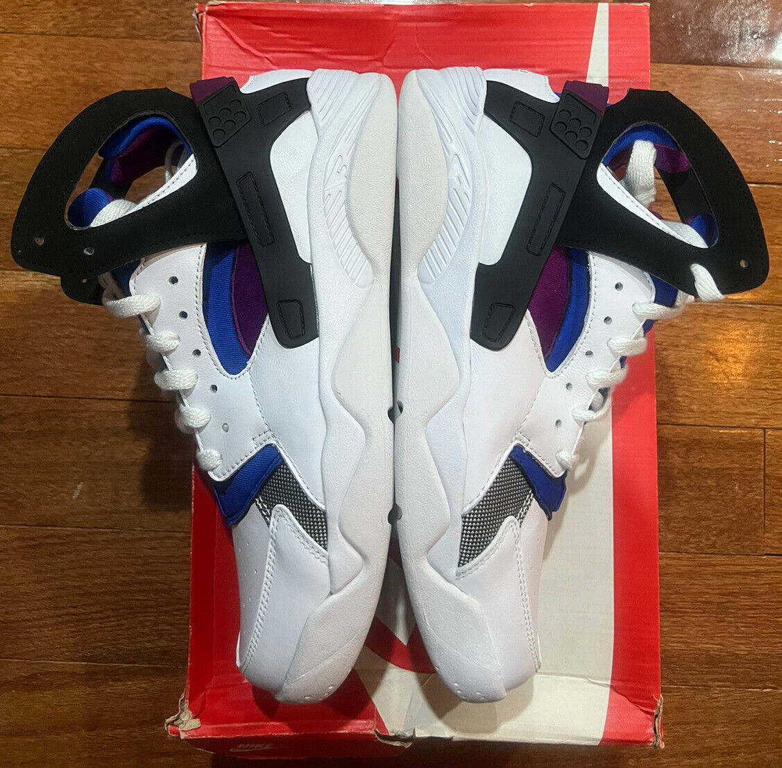 RARE: Nike Air Flight Huarache PRM QS (Men's Size 9.5) 686203