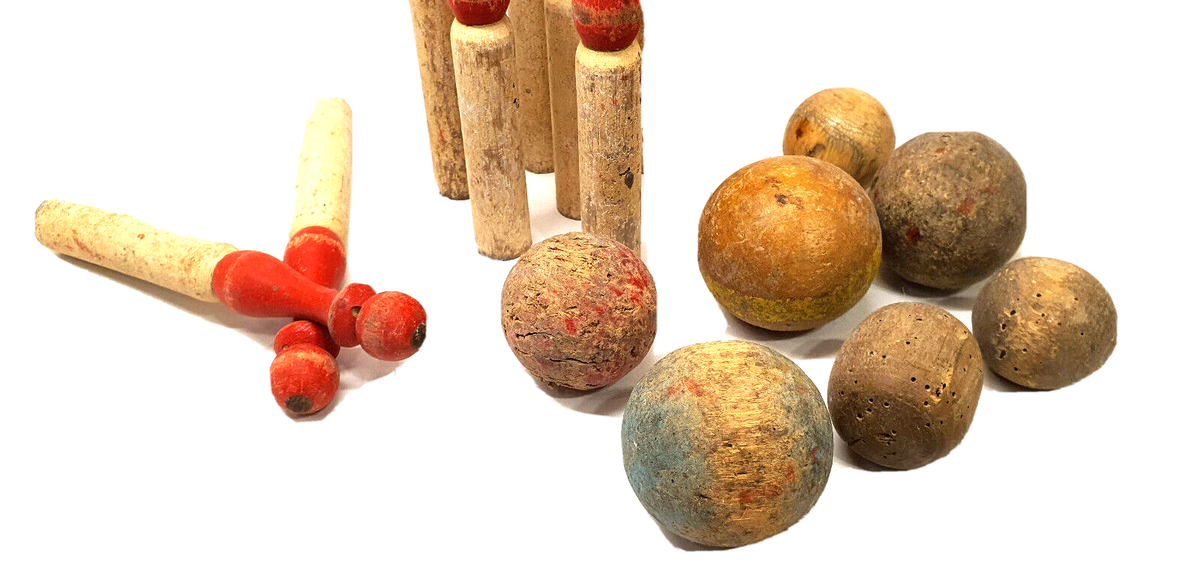 Très Ancien Jeu De 9 Quilles En Bois - Bowling Vintage, Déco Ou Jeu