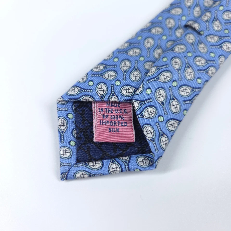 Corbata de tenis y pelotas Vineyard Vines para hombre 3x60 azul estampado 100 % seda Foto 4 de 4