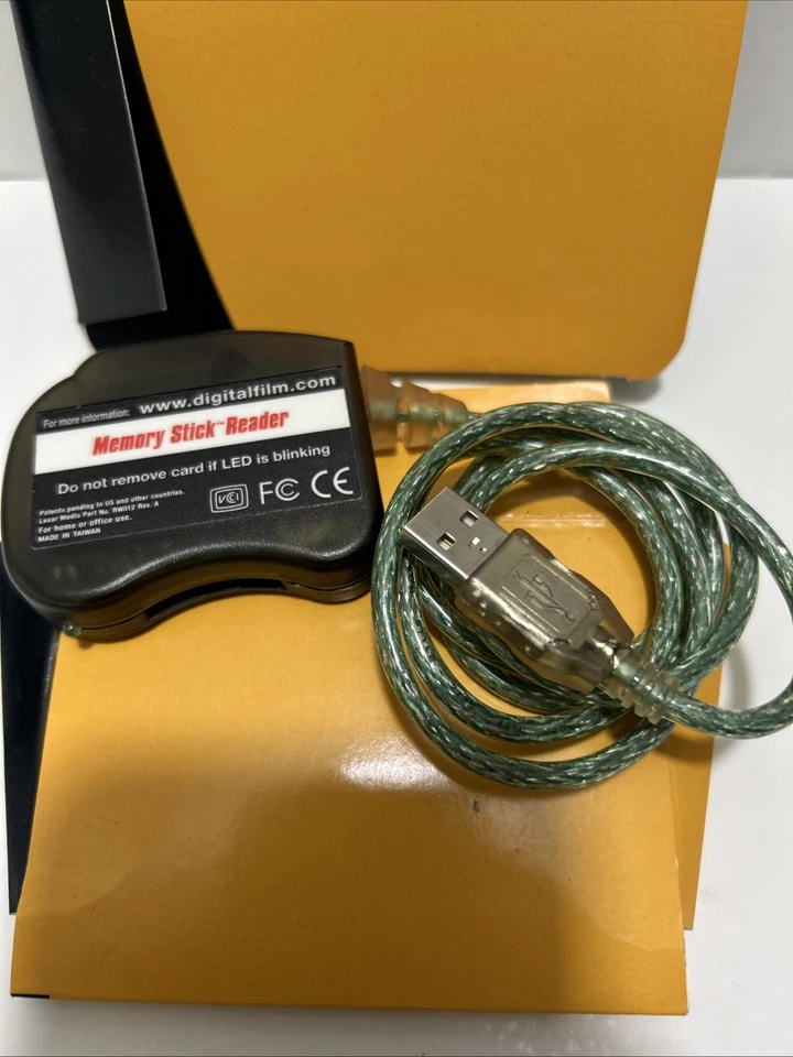 Lexar Media USB Card Reader for Memory Stick RW012-001 - Image 3 of 4