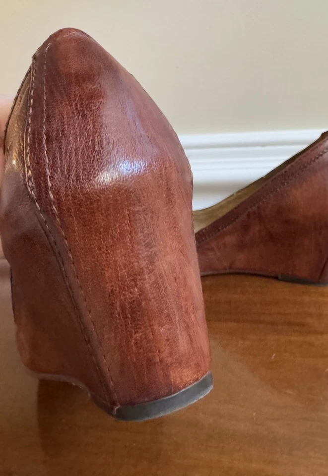 Sapatos de Bico Redondo Vintage Frye Wedge para Mulheres 7 Bomba de Couro - Imagem 3 de 4