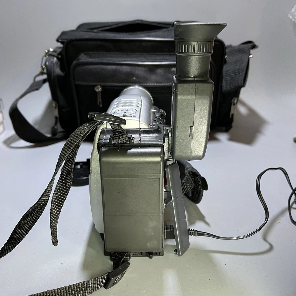 JVC GR-FX16 Camcorder VHSC 700x Zoom Retro Analog Video Camera Bundle - Image 4 of 4