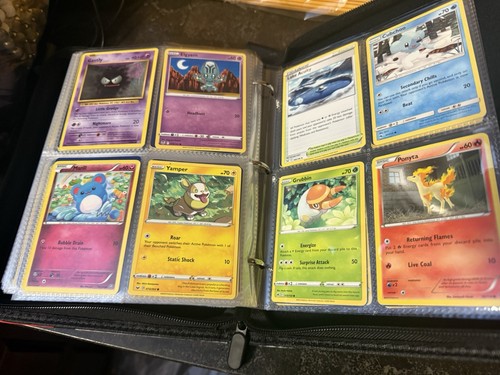 Zipper Binder Collection Lot of 400 Pokemon Cards Mixed - Picture 9 of 11