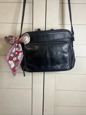 ILI New York Classic Genuine Leather Handbag Purse Crossbody Black Zip Pockets