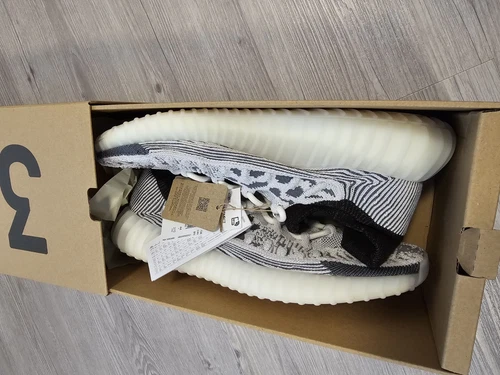 Yeezy 350 V2 CMPCT Panda UK9.5
