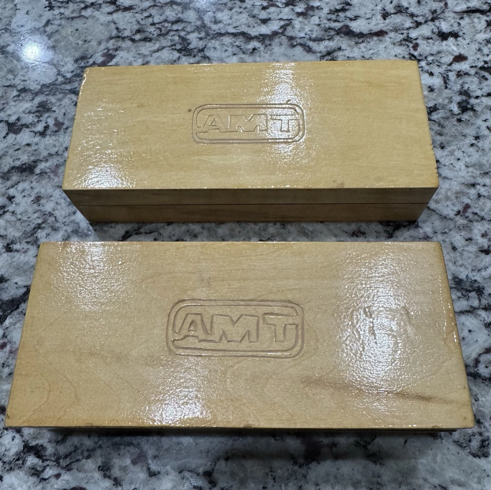 Vintage AMT Sharpening Stone Coarse Fine Combination Stone Wood Box USA
Opens in a new window or tab