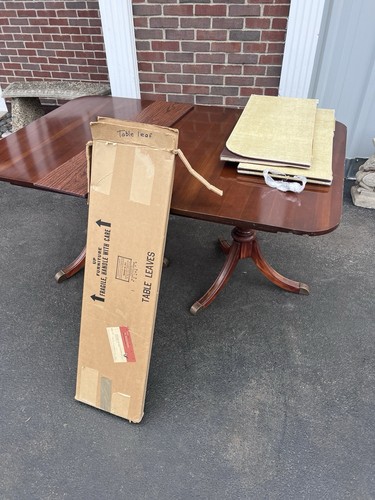 STATTON Old Towne Cherry Duncan Dining Room Table With Two Leaves - Picture 12 of 17