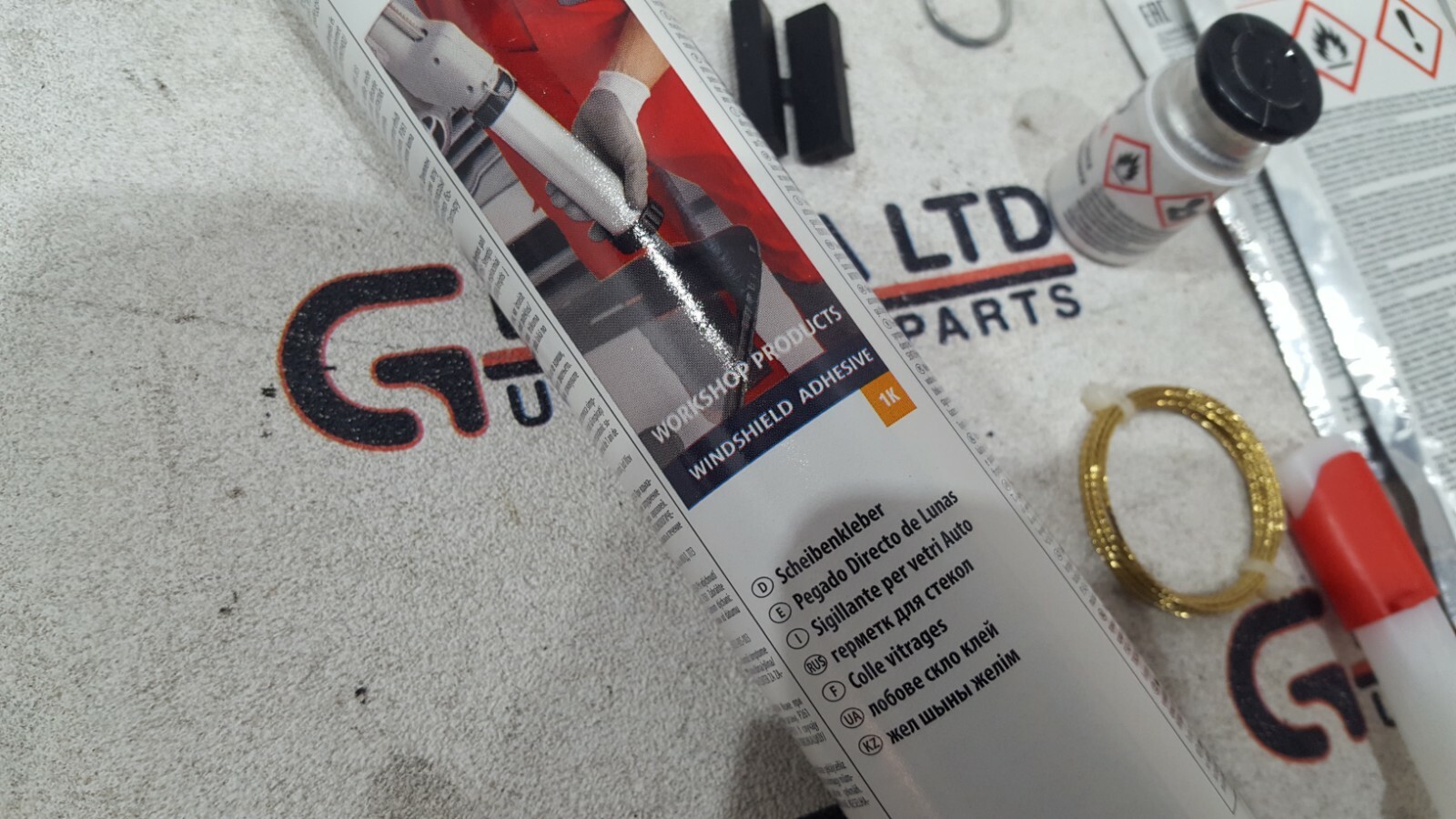 GENUINE TOYOTA WINSCREEN WINDSHIELD ADHESIVE KIT PZ49I00C1131