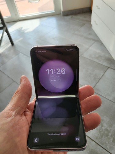 Samsung Galaxy Z Flip5 SM-F731B - 512GB - Lavender Usato - Foto 4 di 22