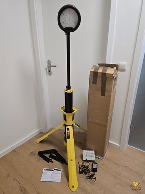 Pelican RALS 9440 Flutlicht Mobiles Area Light 215cm Arbeitslampe Feuerwehr Peli