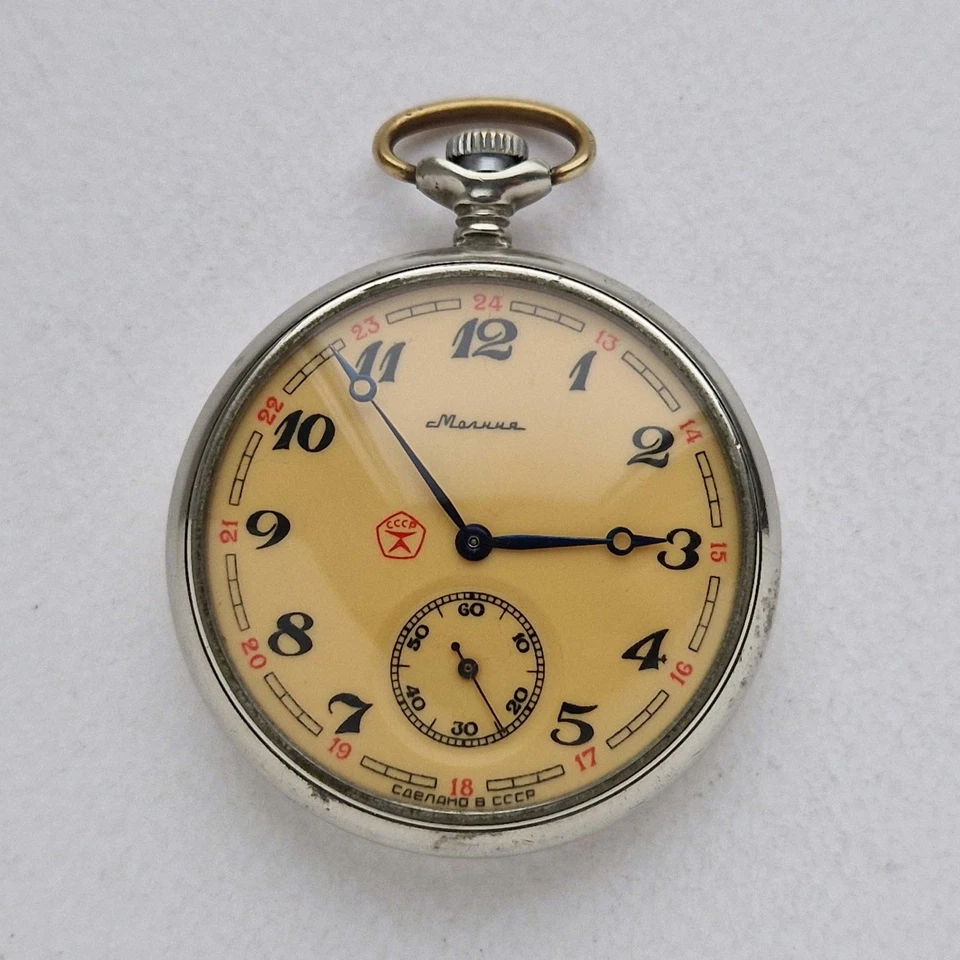MOLNIJA. Vintage Soviet mechanical pocket watch. 18 jewels. USSR - Image 2 of 4