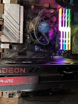 Gigabyte Z390D Mainboard + Intel i9-9900 inkl. Boxed Lüfter