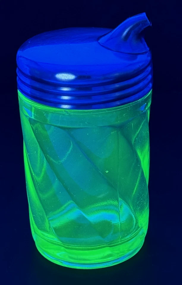 Paden City Rena #154 Line Green Spiral Sugar Shaker - Image 3 of 4