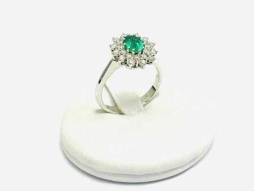 Anello kate smeraldo naturale 0.75 ct e diamanti 0.50 ct in oro bianco 18 kt - Foto 7 di 11