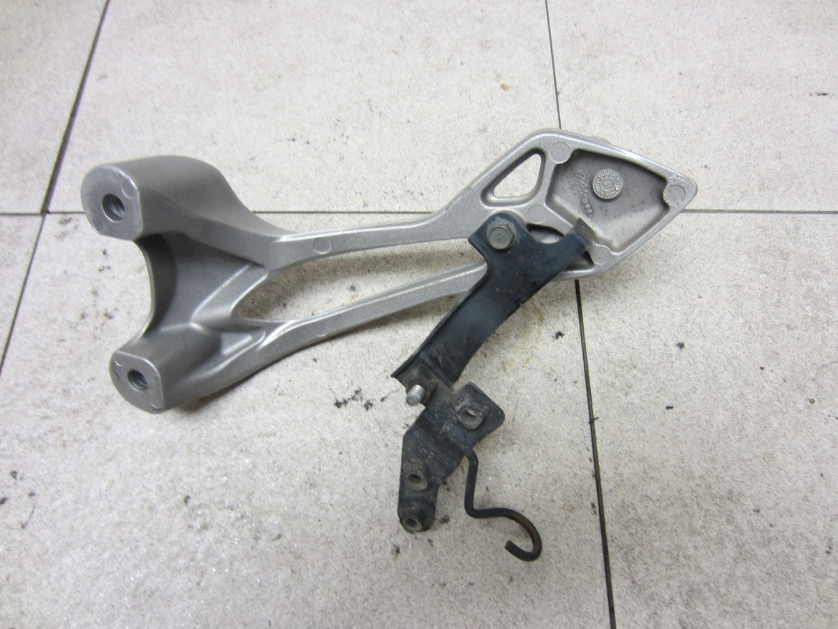 06-07 KAWASAKI NINJA ZX10R zx10 OEM RIGHT REAR BACK PASSENGER PEG