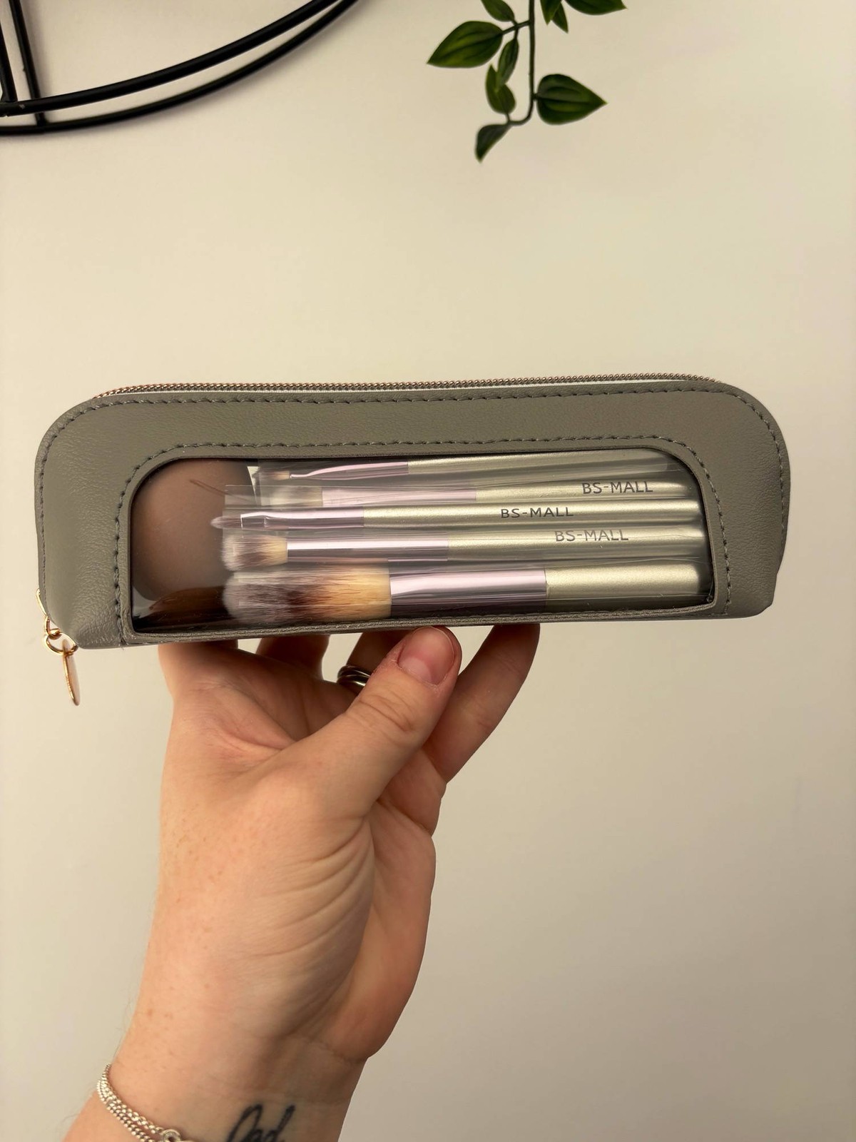 Professional Makeup Brush Set with Travel Case & Sponge
