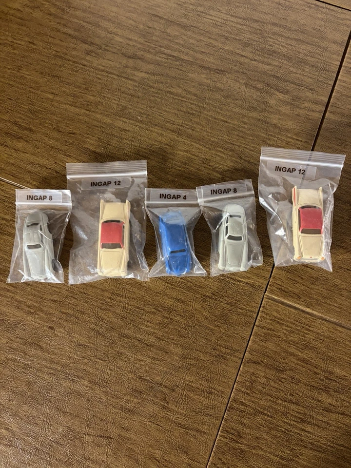 5 coches de juguete de plástico Ingap hechos en Italia. Uno #4, dos #8, dos #12. Muy buen estado. Foto 3 de 4