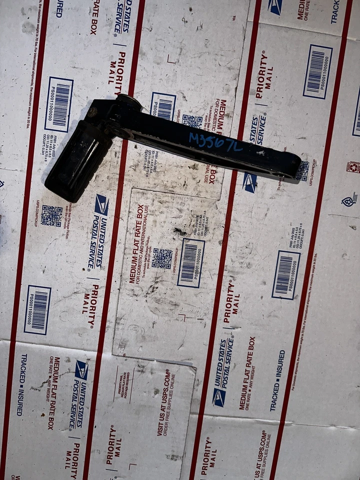 84 1984 Honda Nighthawk CB 700 S CB700S pasajero estriba trasera izquierda Foto 4 de 4