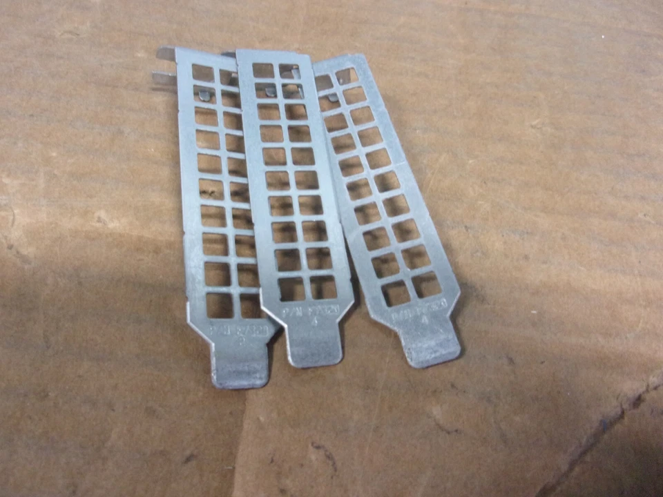 LOT OF 20 Dell Optiplex Slot Cover F732D - Image 4 of 4