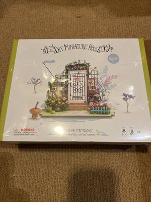 Rolife DIY Miniature House Garden Entrance Kit