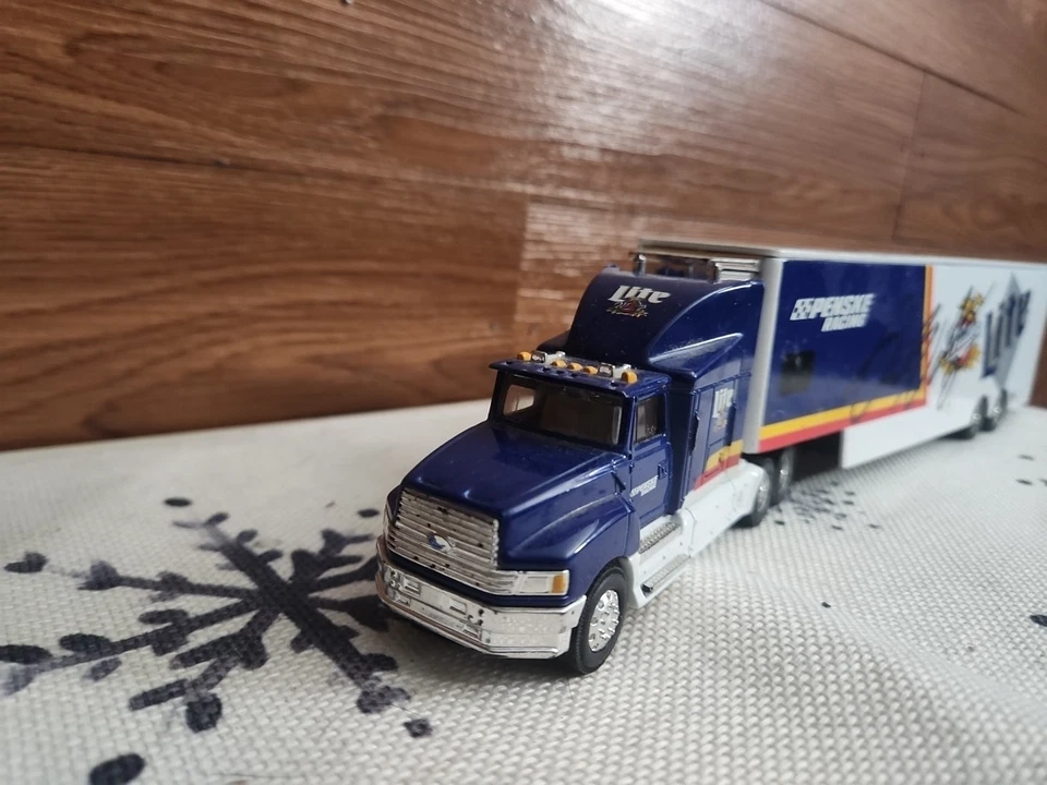 1996 Rusty Wallace autografado Miller Lite brinquedo caminhão carro de corrida equipamento NASCAR Racing - Imagem 3 de 4