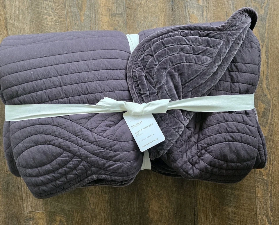 Pottery Barn Velvet Heirloom Scallop Full Queen Quilt Fig NEW - Image 2 of 4