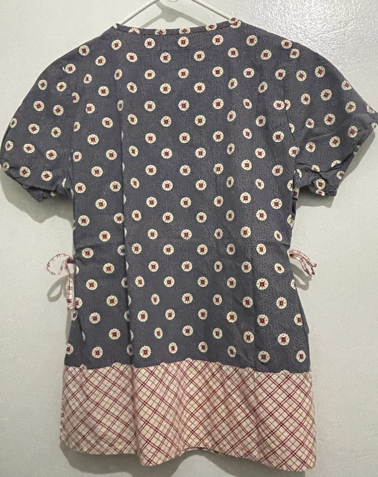 Mary Engelbreit Scrubs Top Size Small Multicolored Preowned - Image 2 of 4
