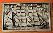 Gorch Fock Relief, Gußeisen auf Holzplatte