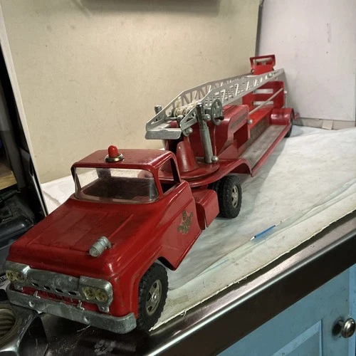 Vintage 1958 Tonka Toy No.5 T-F-D Hook and  Ladder Fire Truck Hydraulics Work