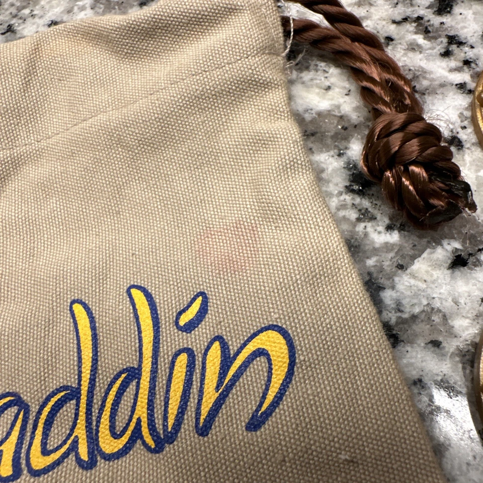 Винтажная сумка Disney Aladdin 1992 Mattel Raja Apu Genie с (4) монетами - сундук - Изображение 4 из 4