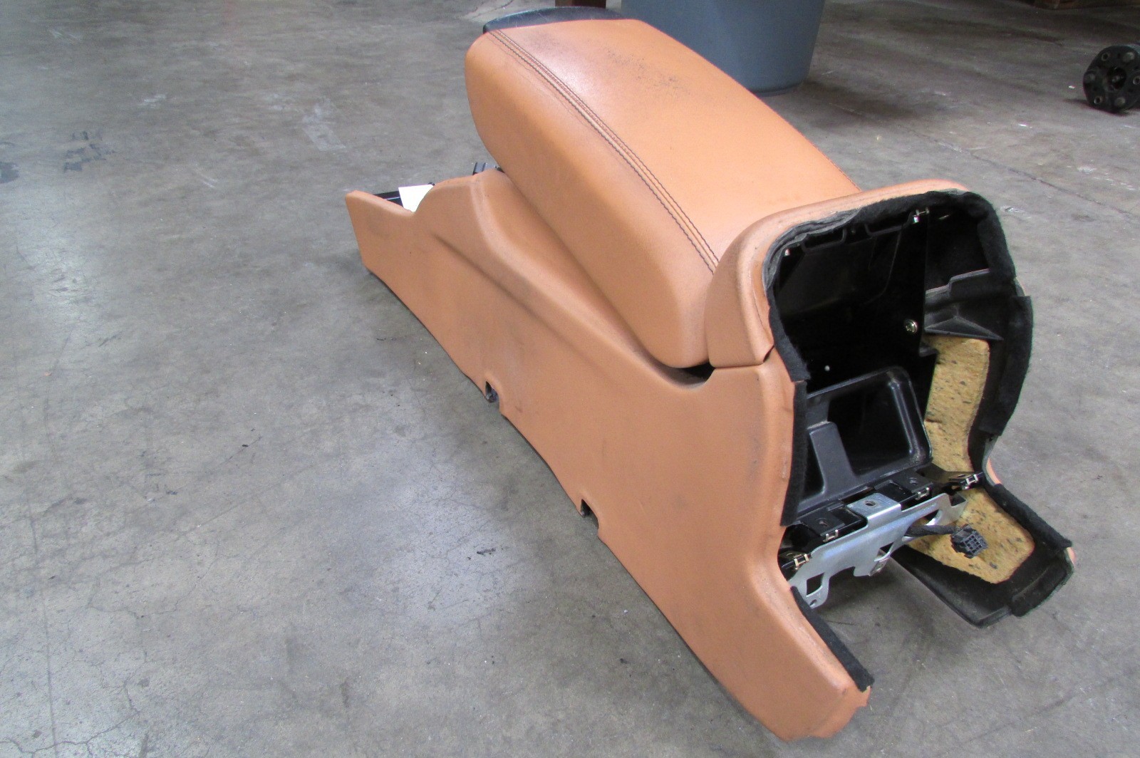 Maserati Quattroporte, Beige Front Center Console, Used P/N 981342005