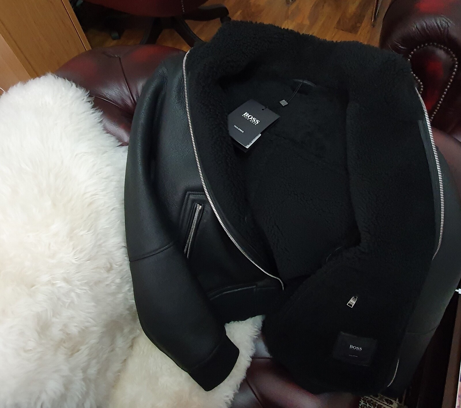 Hugo Boss Large Shearling Leather Jacket for Men - UK Size 50 image 5