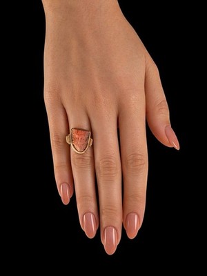 Vintage Barock Ring mit Skulptur Griechischer Gott in Koralle