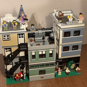 LEGO Creator Expert Assembly Square 10255 Retired Set - No Box or Instructions