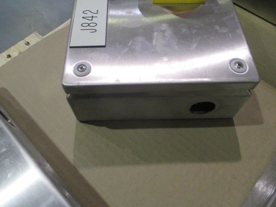 Gabinete de aço inoxidável padrão Rittal KL 1524 010 com interruptor e botão  - Imagem 3 de 3