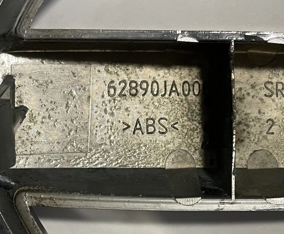 2007 - 2013 年日产 Altima 前格栅徽章 62890-JA000 — 第 4/4 张图片