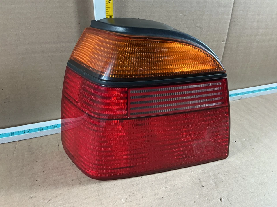 Conjunto de luz trasera izquierda del lado del conductor Volkswagen Golf 1993-1998 Foto 3 de 4