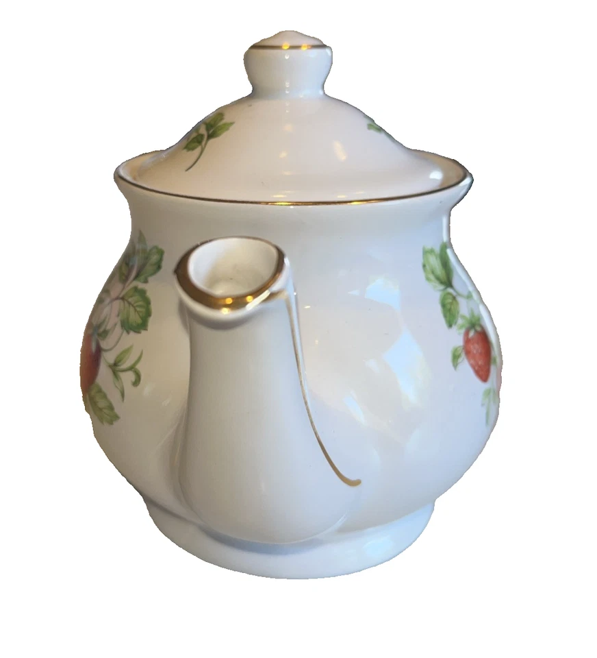 Sadler England Teapot Small White w/  Strawberry Strawberries Vintage Porcelain - Image 4 of 4