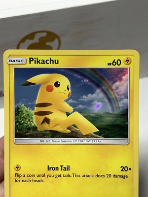 ポケモン 28 Pikachu 28/73 Holo Common - Sun & Moon Shining Legends