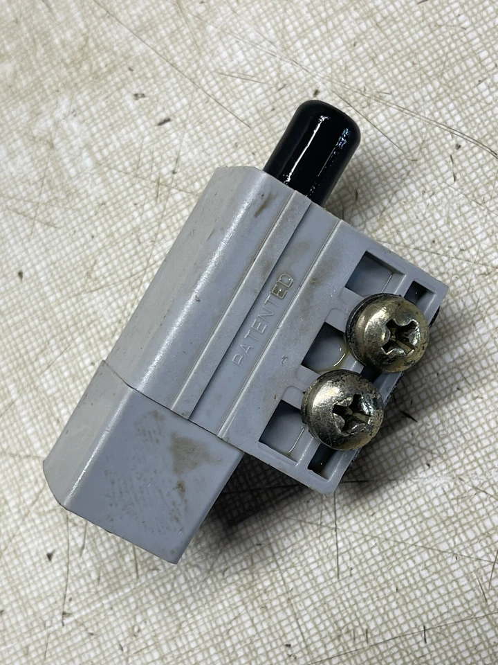 Interruptor de seguridad para tractor Kubota G2160 Foto 3 de 3