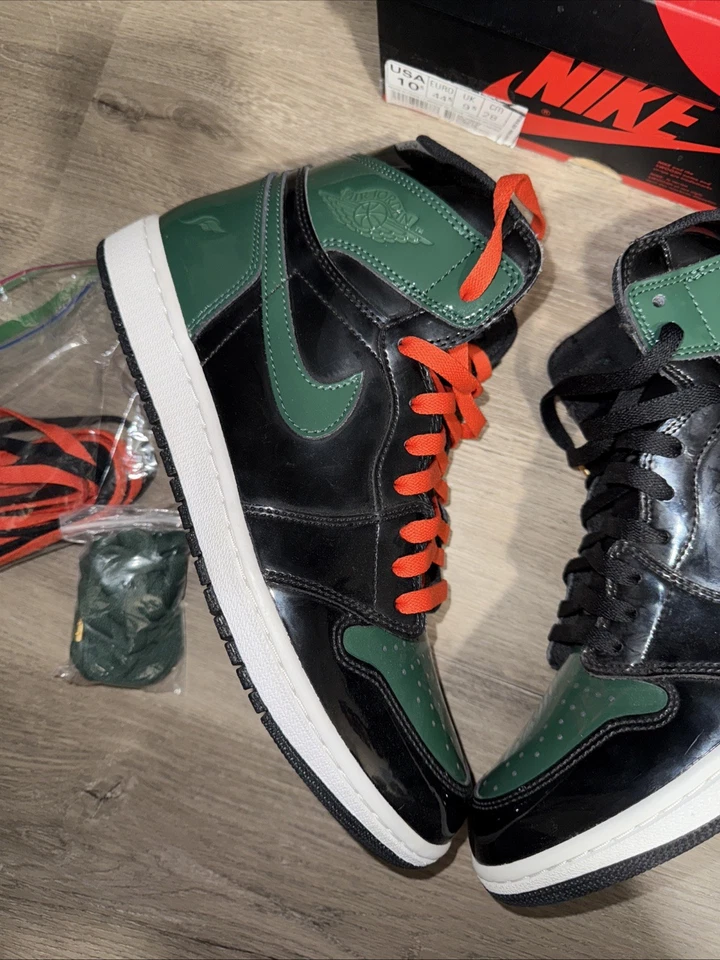 Talla 10.5 - SoleFly x Air Jordan 1 Retro OG Friends & Family High Art Basel Foto 4 de 4