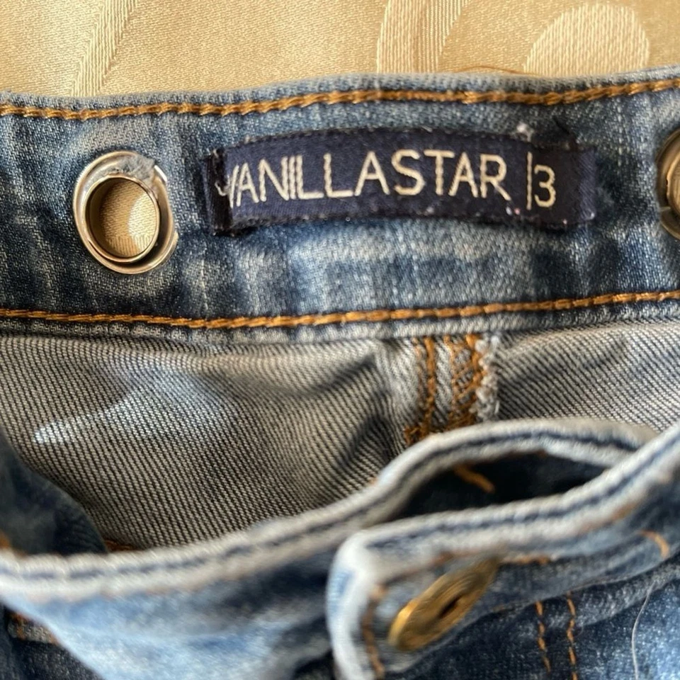 VANILLA STAR Juniors Ripped Denim Distressed Jean Shorts Size 3 - Image 3 of 4