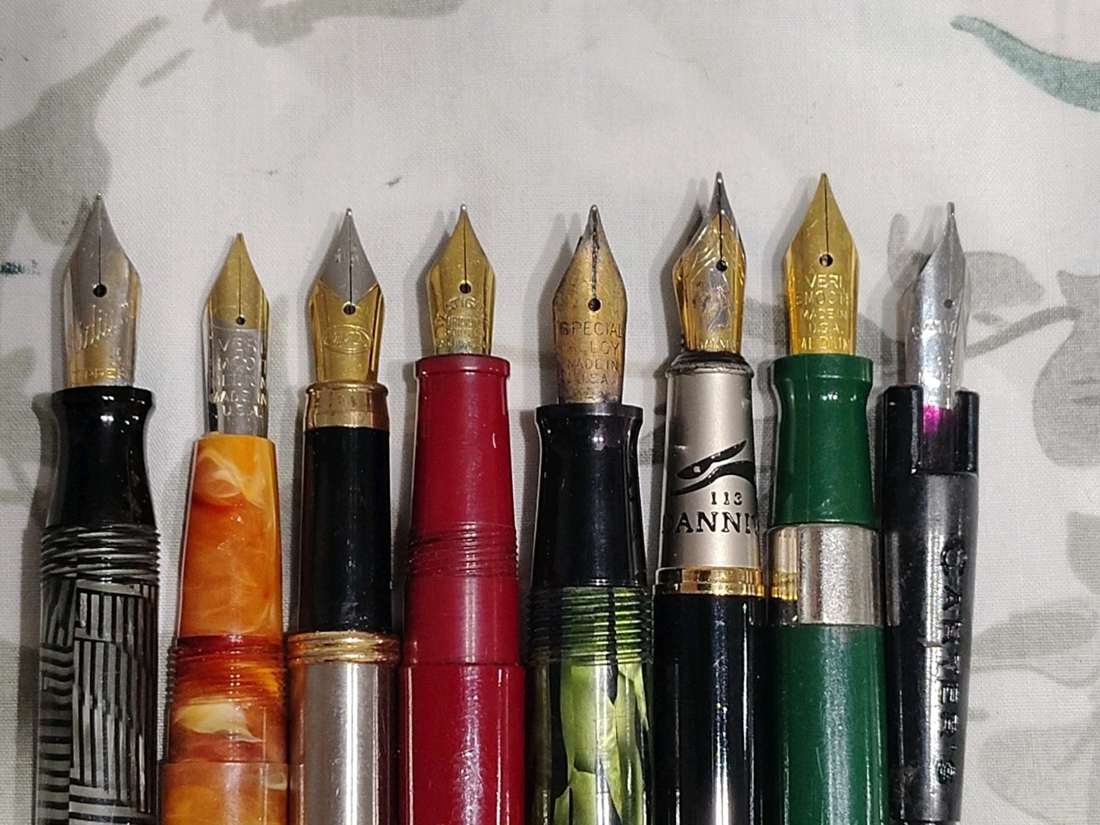 LOT OF 53 DIFFERENT FOUNTAIN PENS MOSTLY MADE IN USA - product detail image 17