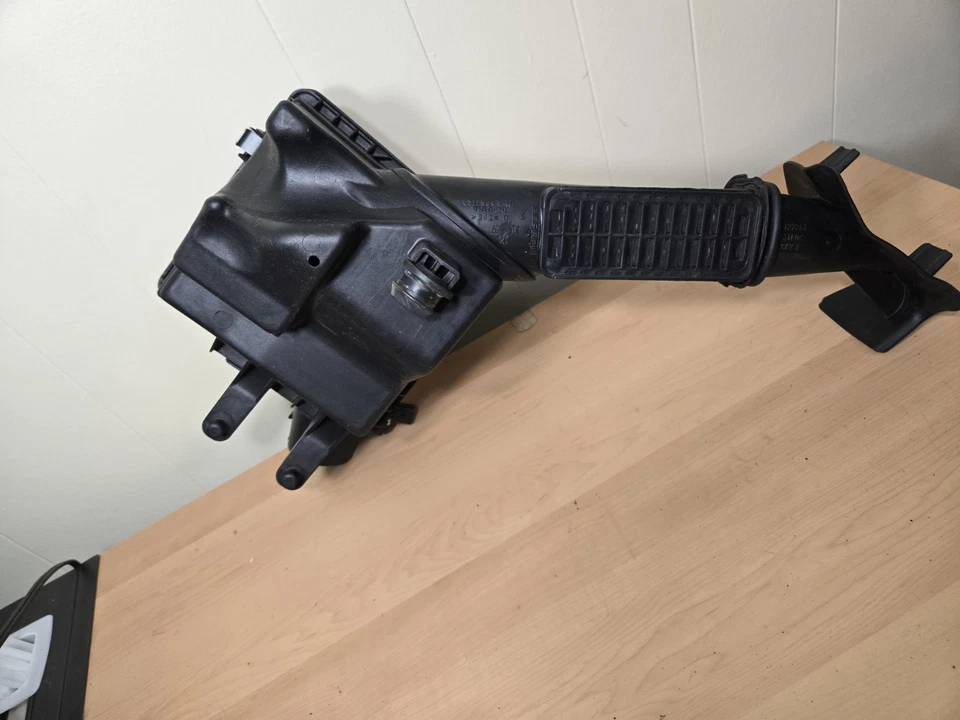 Carcasa de caja de filtro de aire de Chevy Volt 2014 1,4 L 10924981 Foto 2 de 4