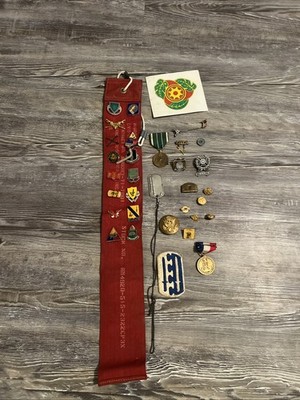 Vintage 1970(?)  REMOVE BEFORE FLIGHT Red Fabric Cloth Signe w/ Pins