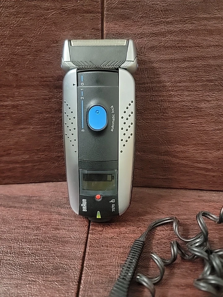 Braun Syncro 7570 Electric Shaver with Charger  Germany - Image 2 of 4